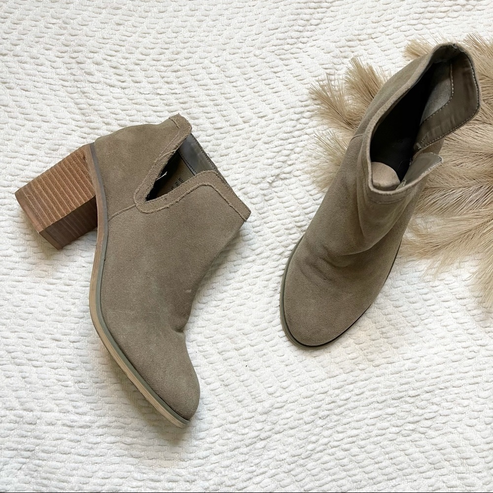 Urban Outfitters Taupe Suede Pull On Ankle Boots Size 9